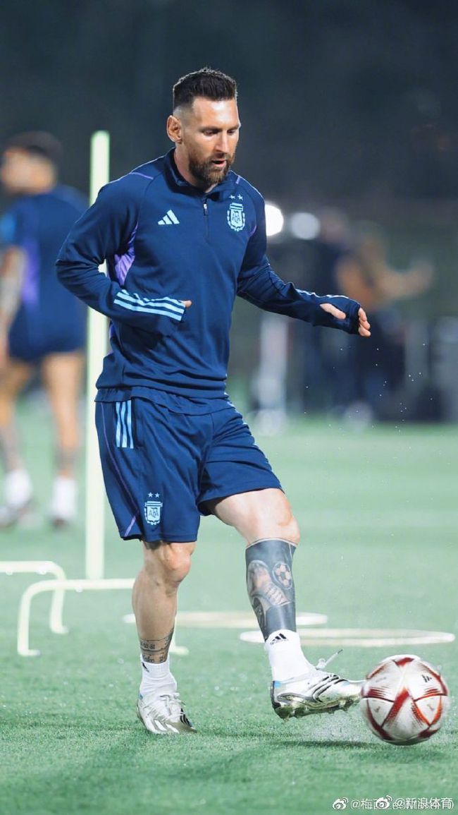 热刺要价2500万欧，并要求交易方案为永久转会或租借加强制买断，尤文仍然对霍伊别尔感兴趣。
